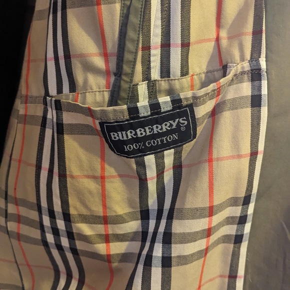 Burberry iridescent green trenchcoat - Picture 6 of 8